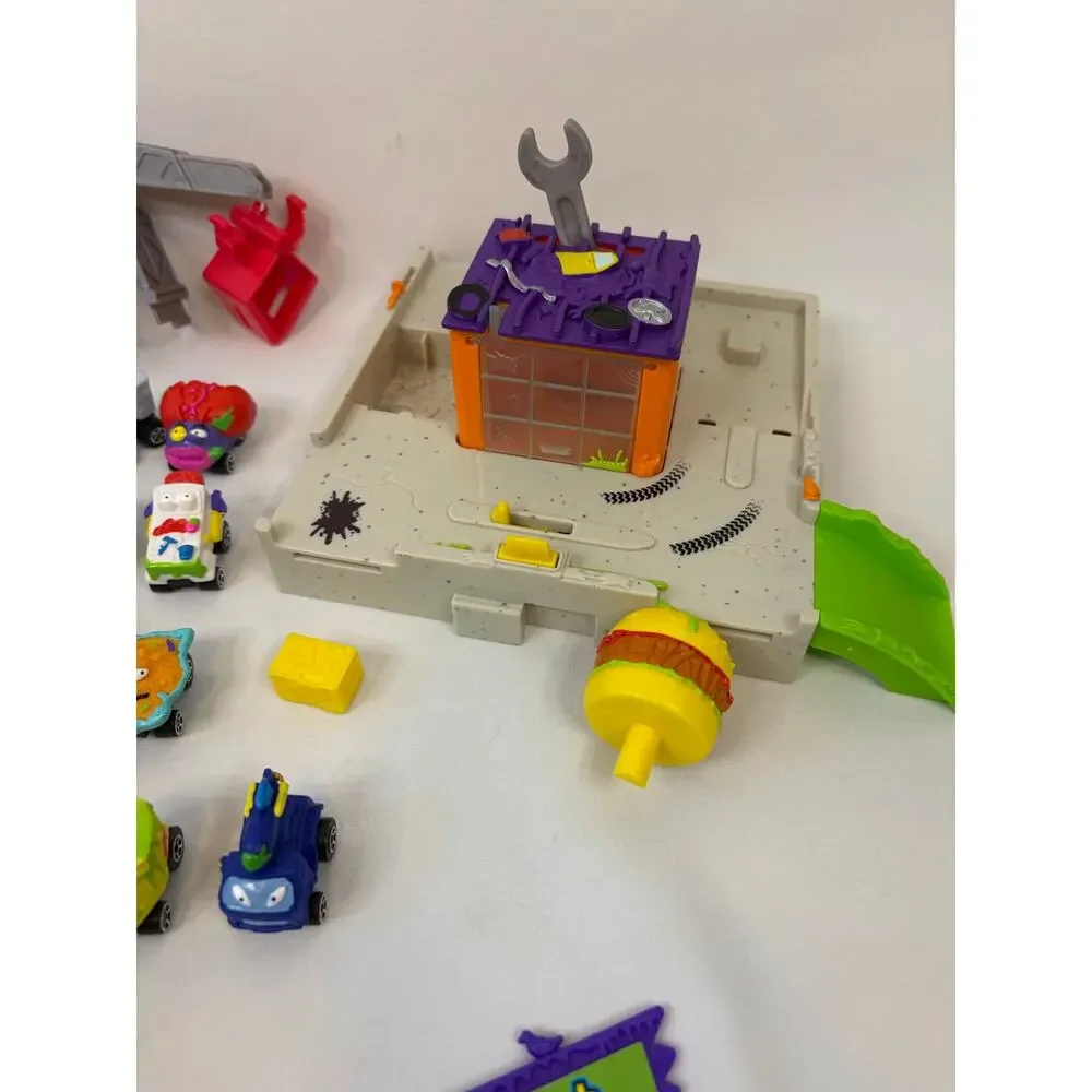 Trash Pack Trash wheels Lot of 18 Cars With parts from playset, as is.